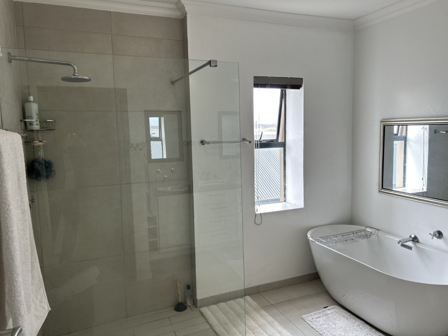 4 Bedroom Property for Sale in Blue Mountain Village Western Cape